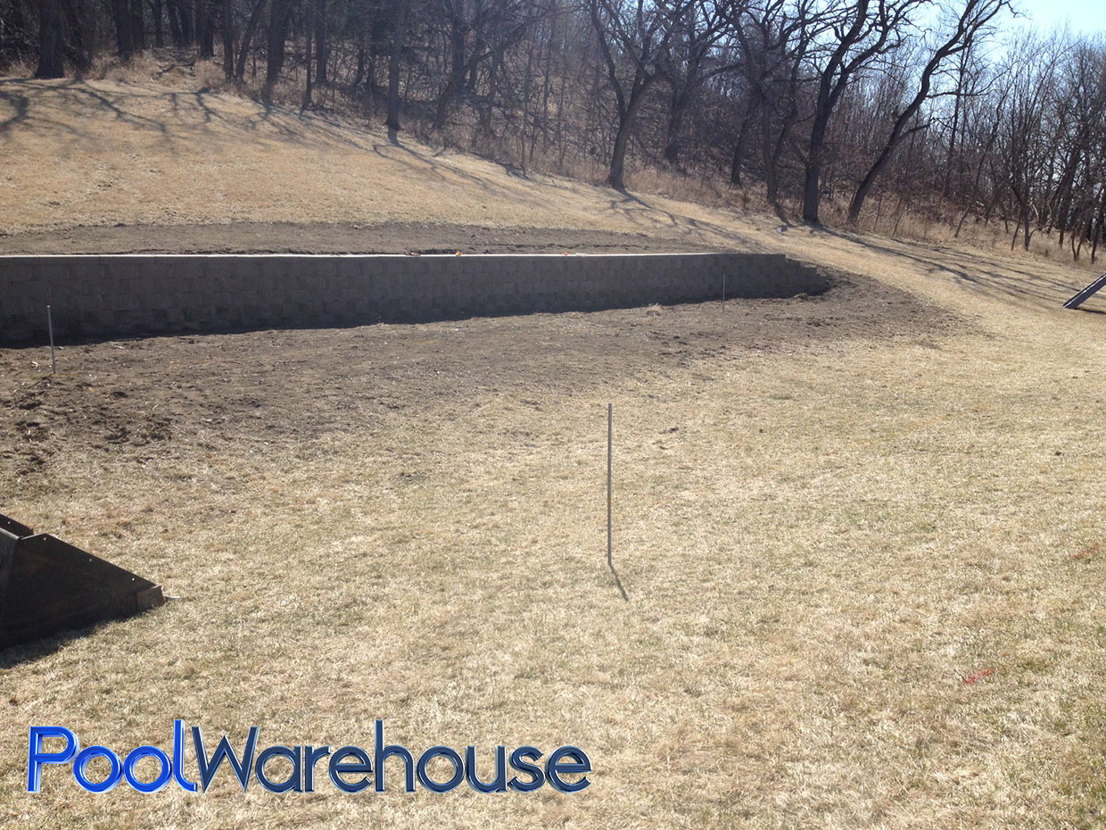 Retaining wall in place - swimming pool kit ground prep begins!